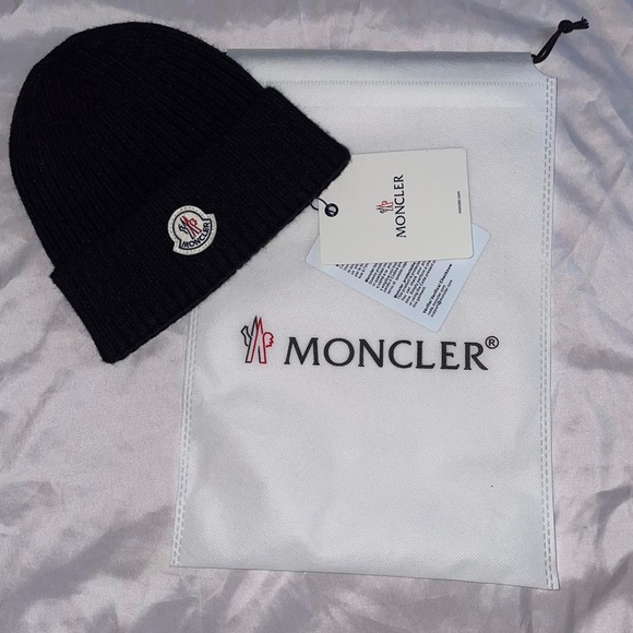 Moncler Men's Black Hat - Picture 1 of 2
